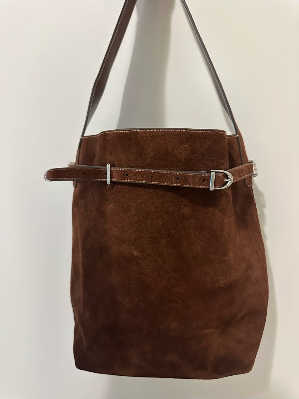 Madewell the essential belted suede bucket bag. Brown suede